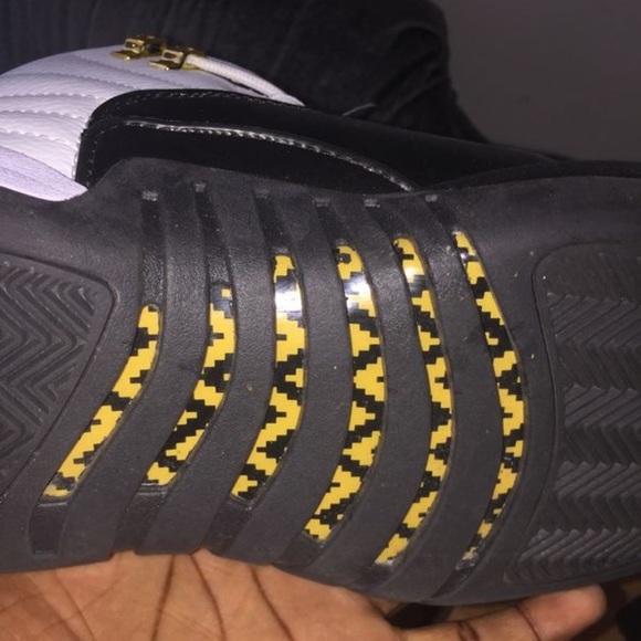 Athletic_Shoes